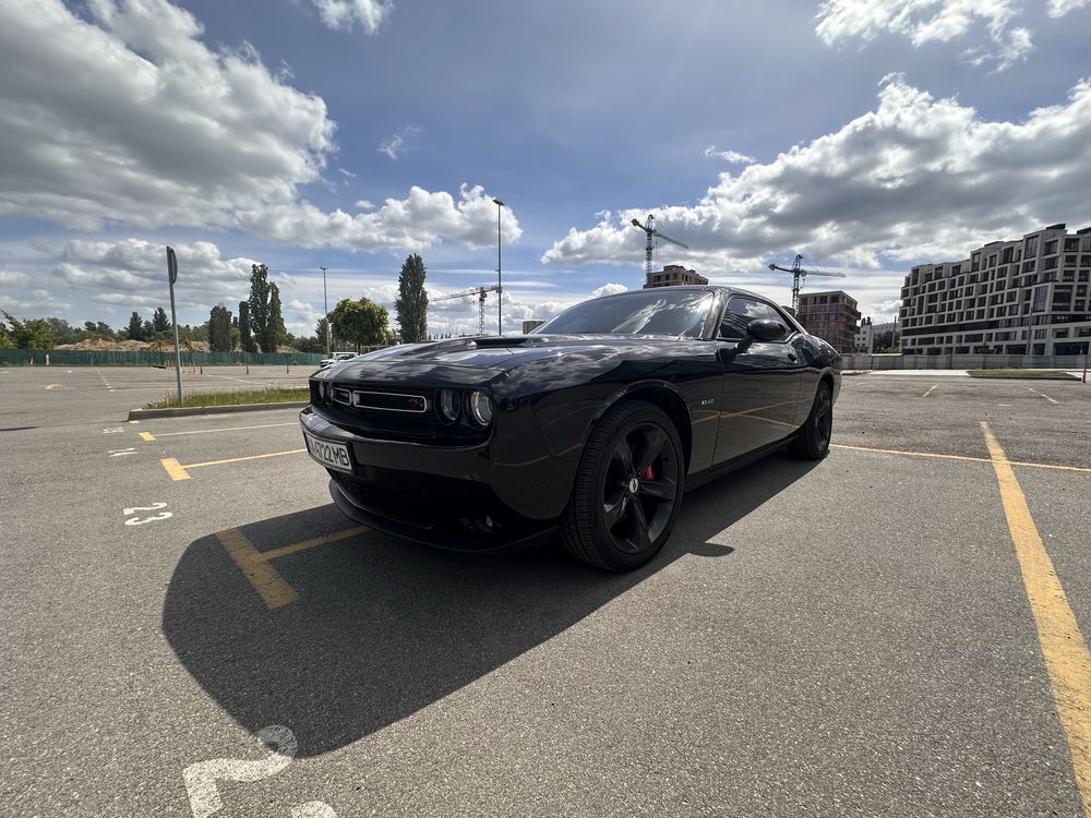 Продам Dodge Challenger 5,7