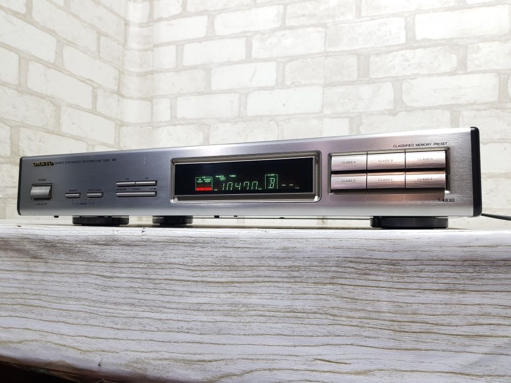 Стерео FM/ AM тюнер ONKYO T-4830, б/у з Німеччини