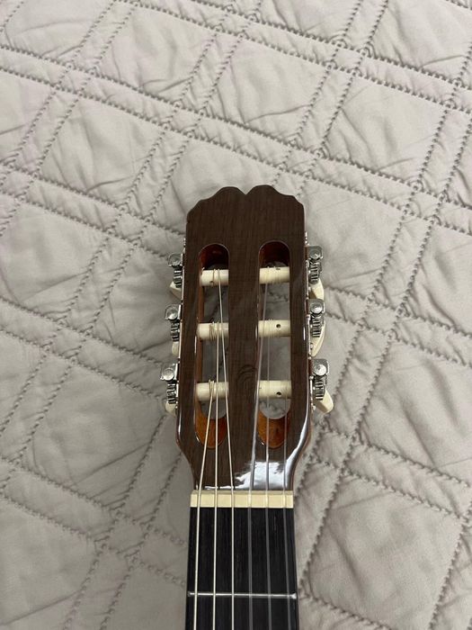 Guitarra clássica admira Alba 3/4