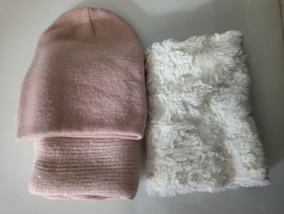 KompletCzapka i komin, pudrowy róż, oraz komin biały, Cena 15