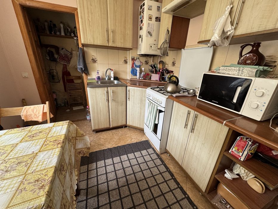 Продаж житлового будинку з землею