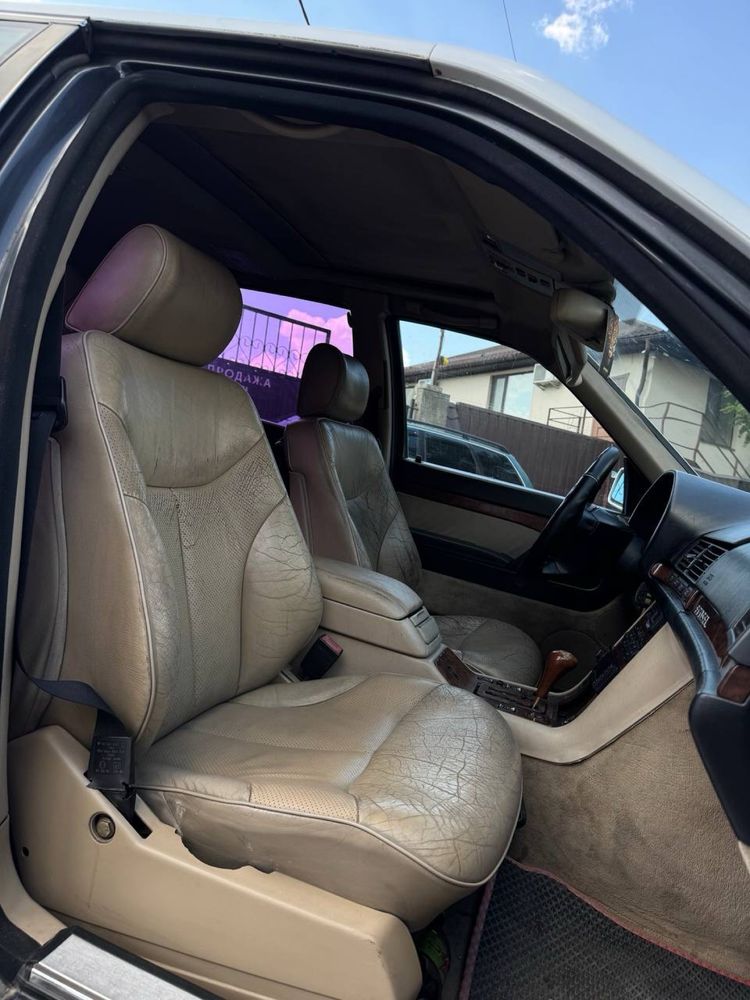 Mercedes-Bens S300