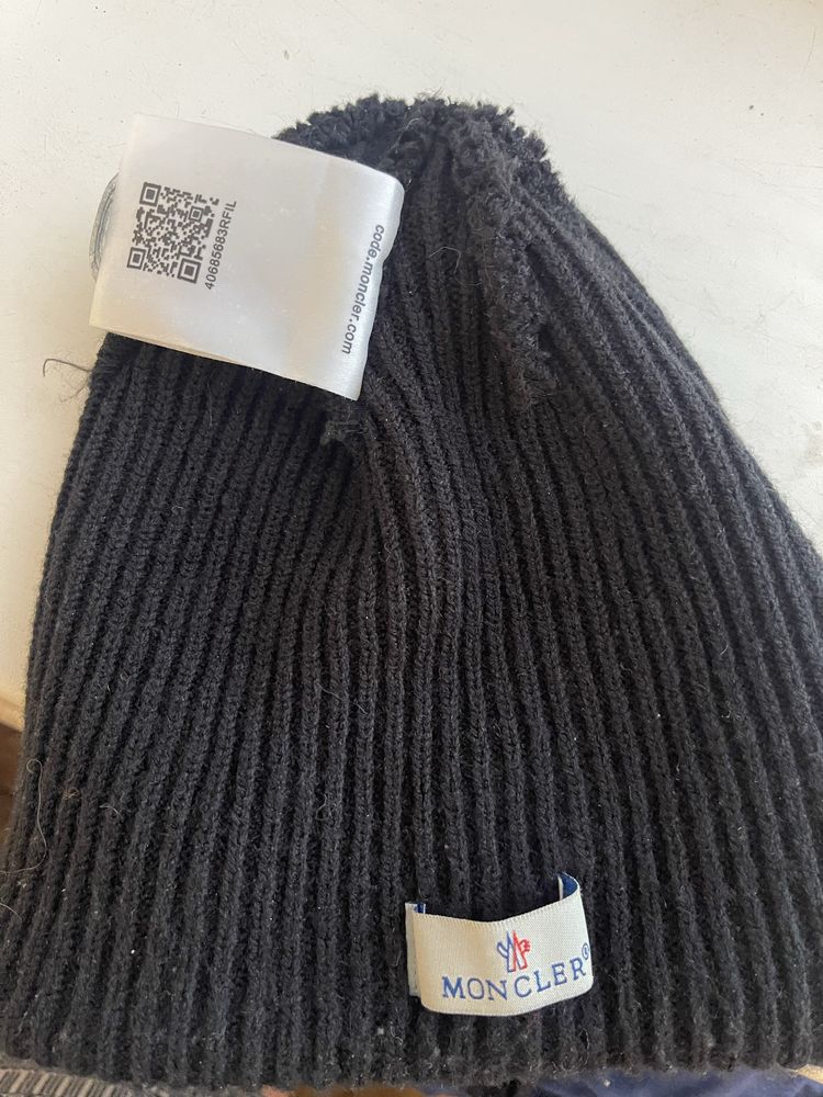 Шапка зимняя Moncler.