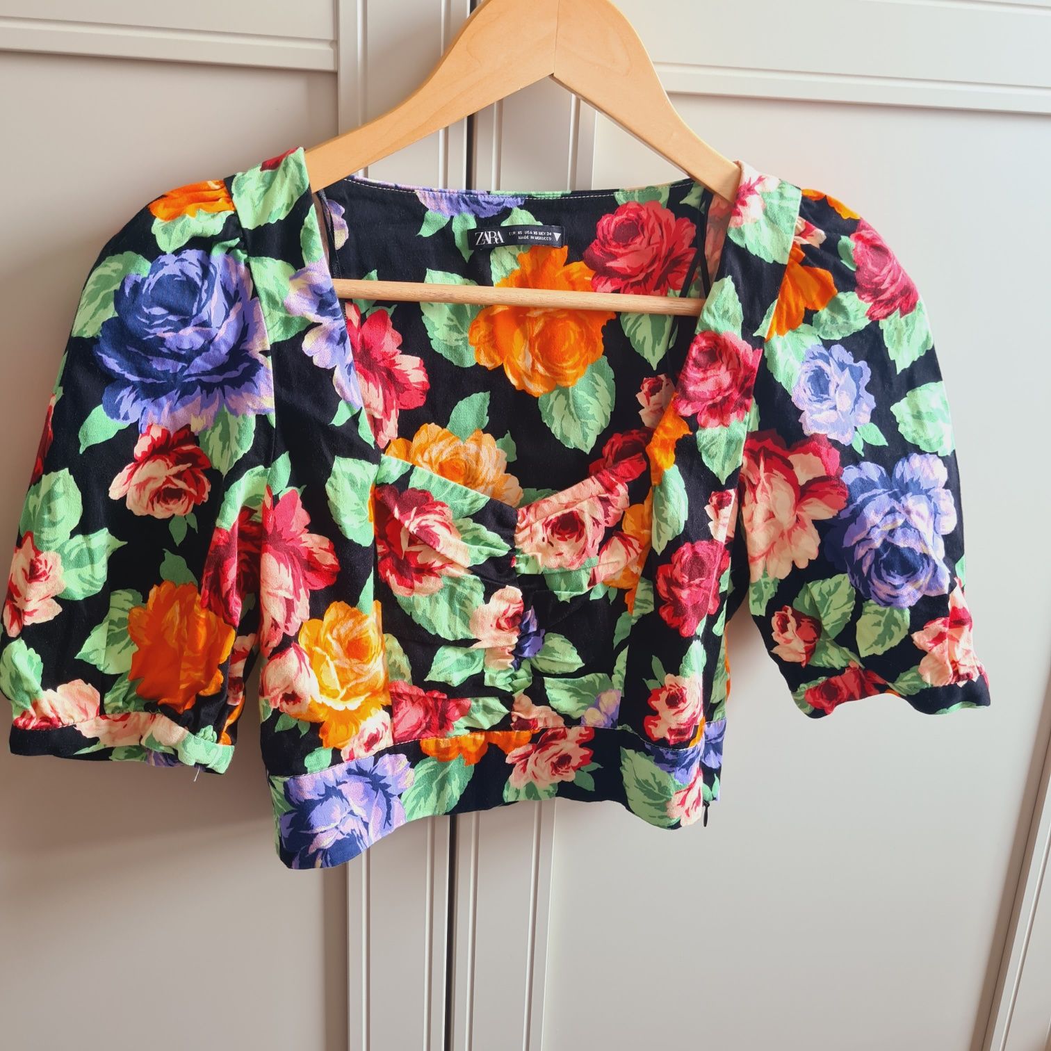 Kolorowy crop top od Zara