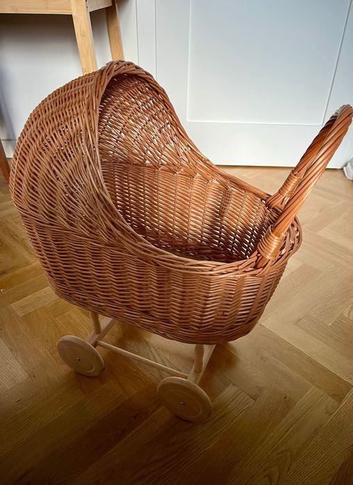 Wózek wiklinowy dla lalek retro vintage