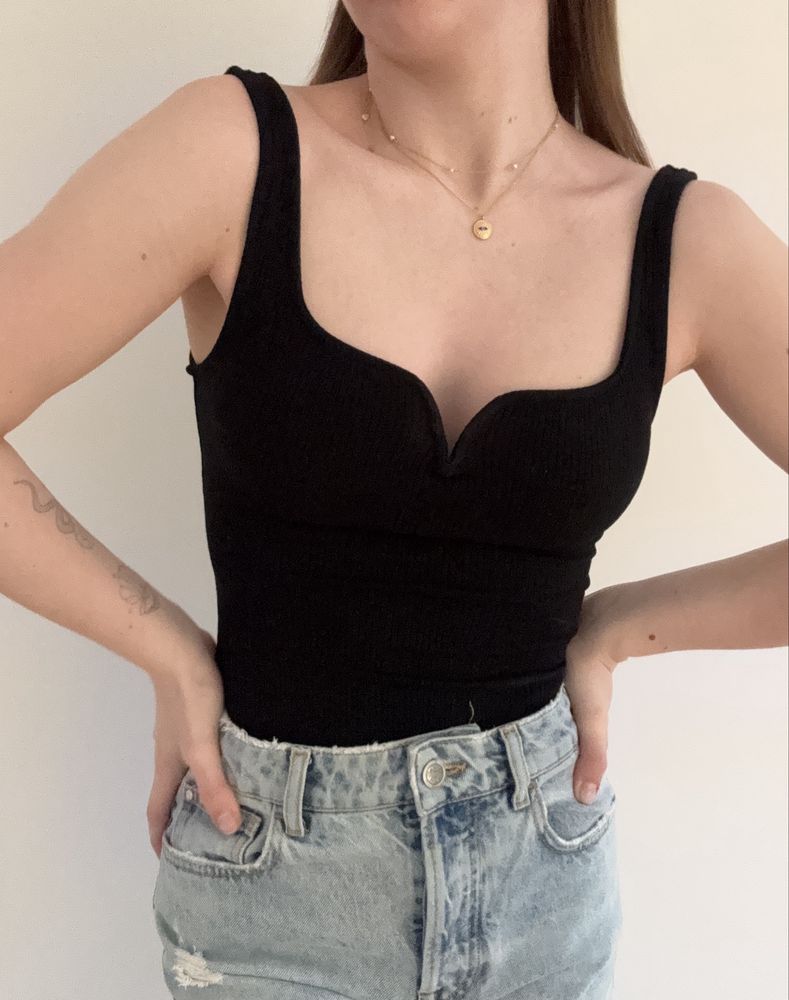 czarne eleganckie obcisłe body