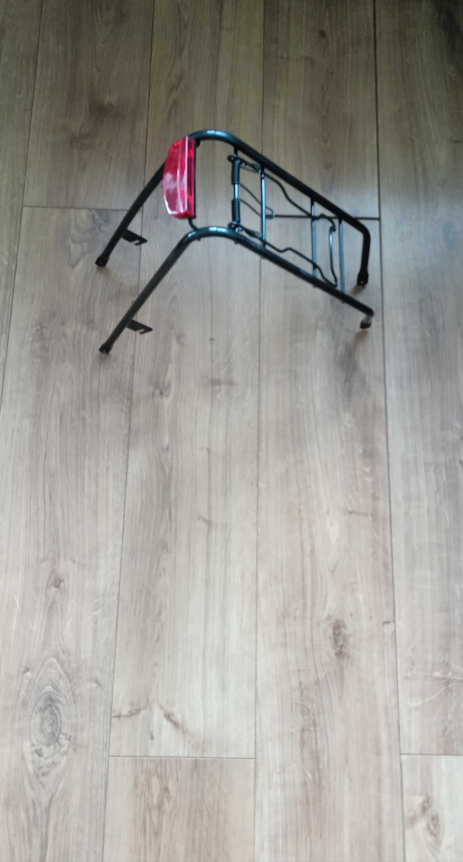 Bagażnik rowerowy ze światełkiem i linką