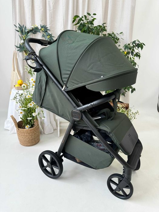 Прогулянкова коляска Carrello Bravo Carbon з LED підсвіткою