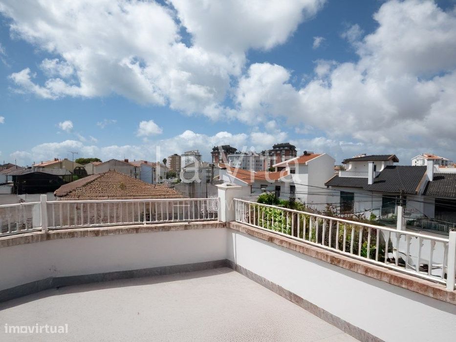 Moradia T5 nas Areias em São Pedro do Estoril! Jardim e Garagem!