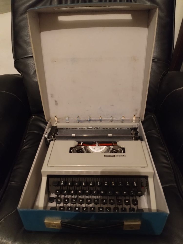 Maquinas de escrever, olivetti/ messa ( ler descrição) preço pelas dua