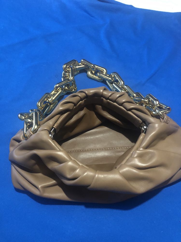 Carteira estilo bottega veneta