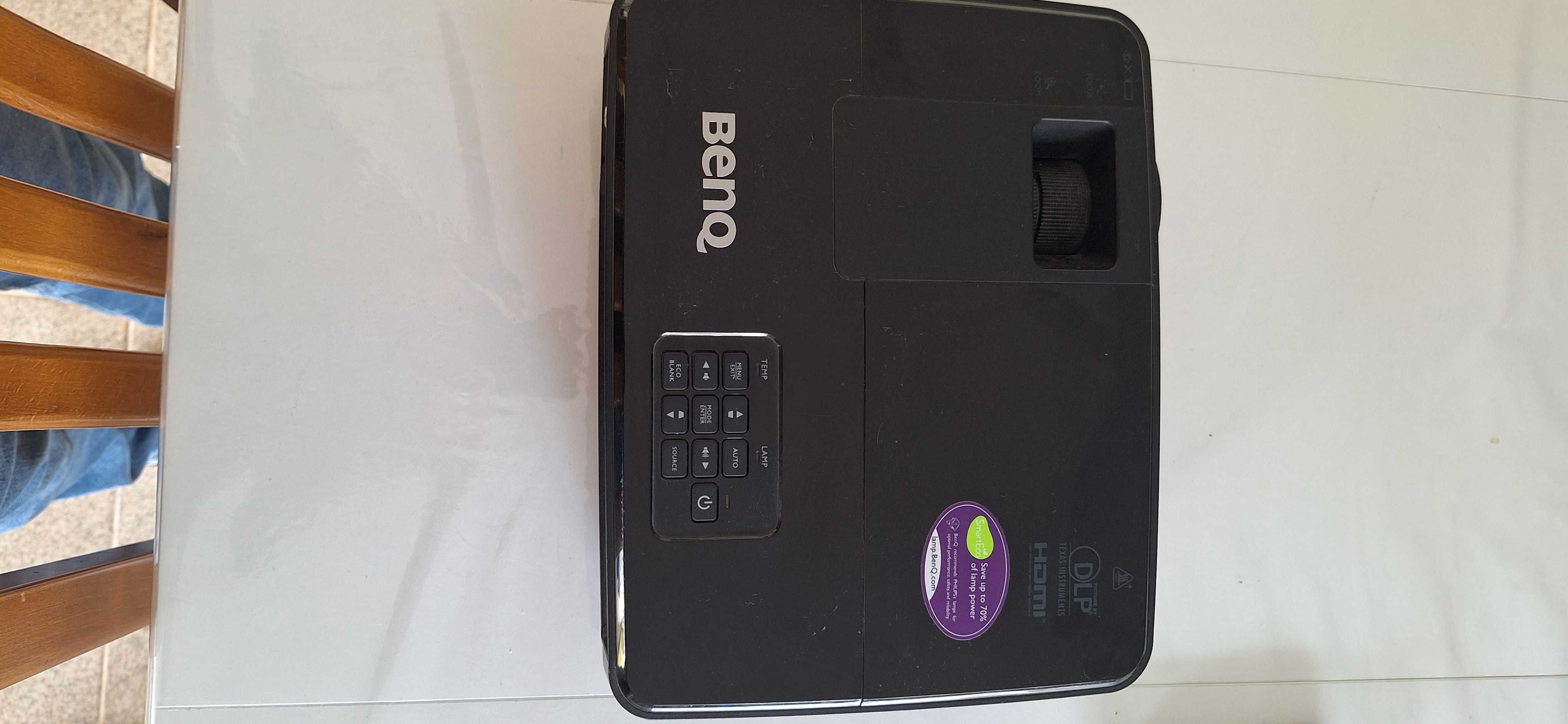 Projetor BENQ MS521 com Tela Suspensão Manual NAPOFIX 240X240