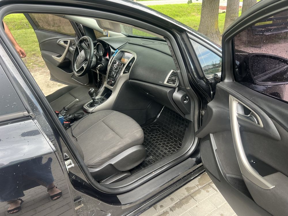 Opel Astra J хетчбек