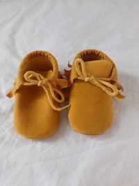 Buciki niemowlęce żółte