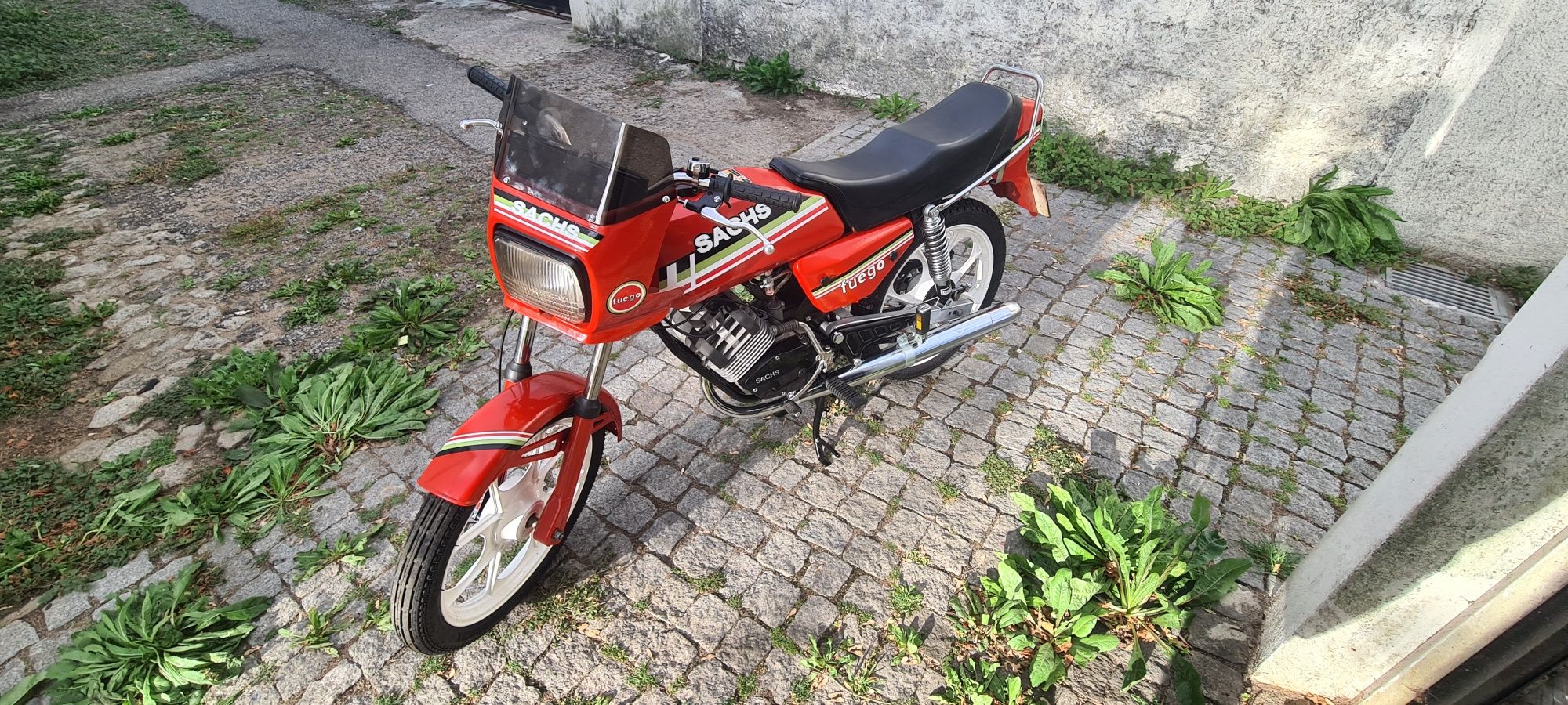 Restauro de motorizadas e motores a 2 tempos