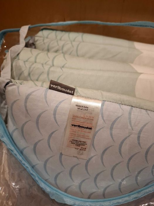 Resguardo de cama de bebé. Como novo. Dentro do saco original