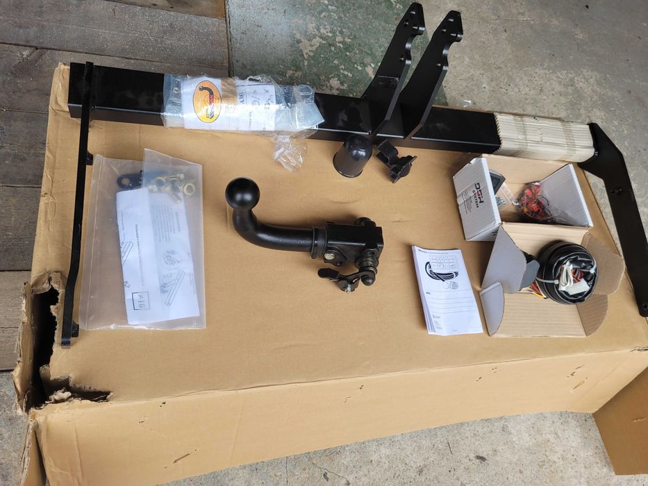 Hak holowniczy AUDI Q3 SPORTBACK 19-  wiązka 13 Pin