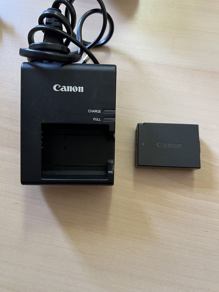 Máquina fotográfica Cânon EOS 1300 D + acessórios