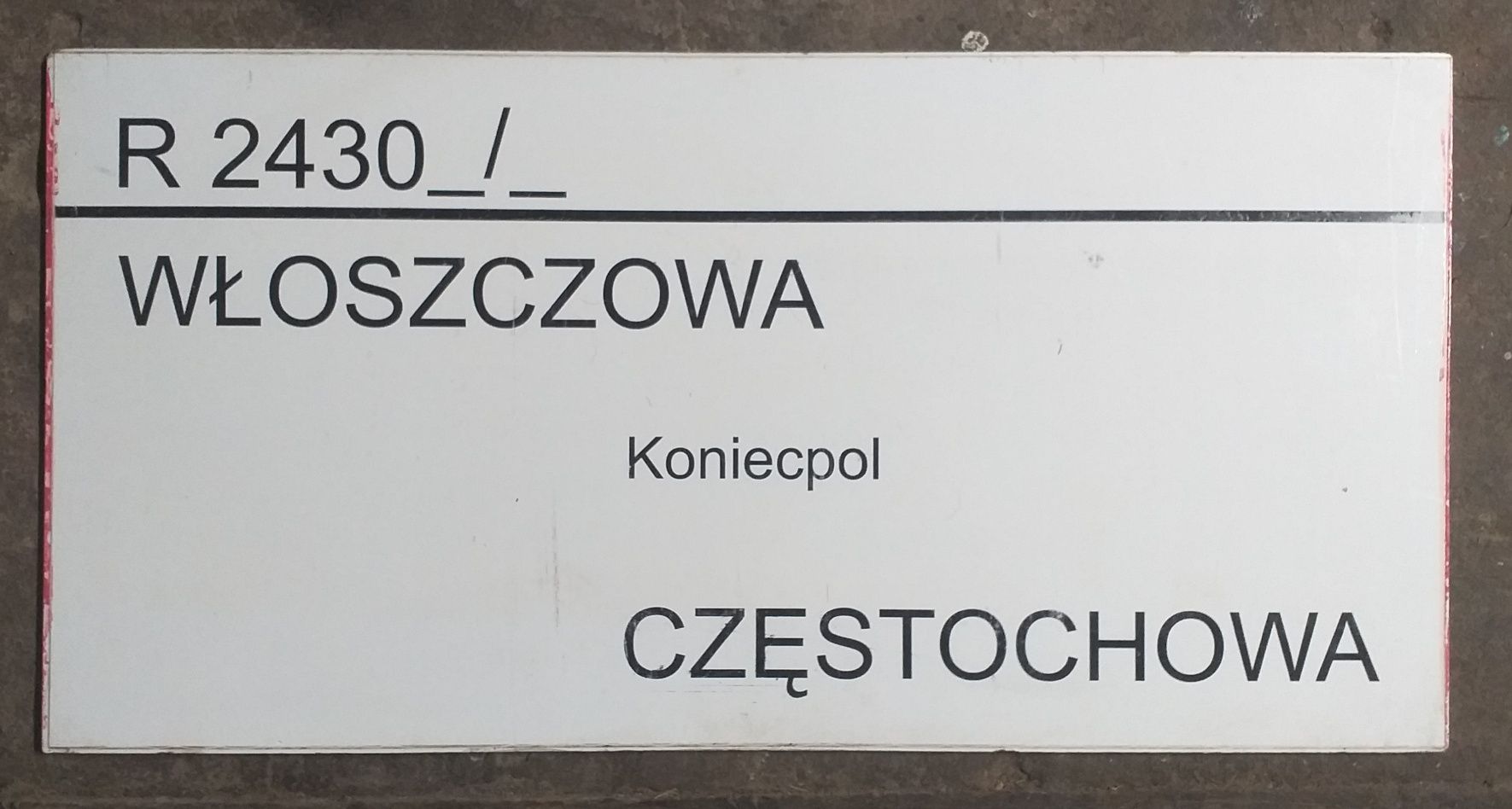 Stara tabica kierunkowa z pociągu regionalnego.