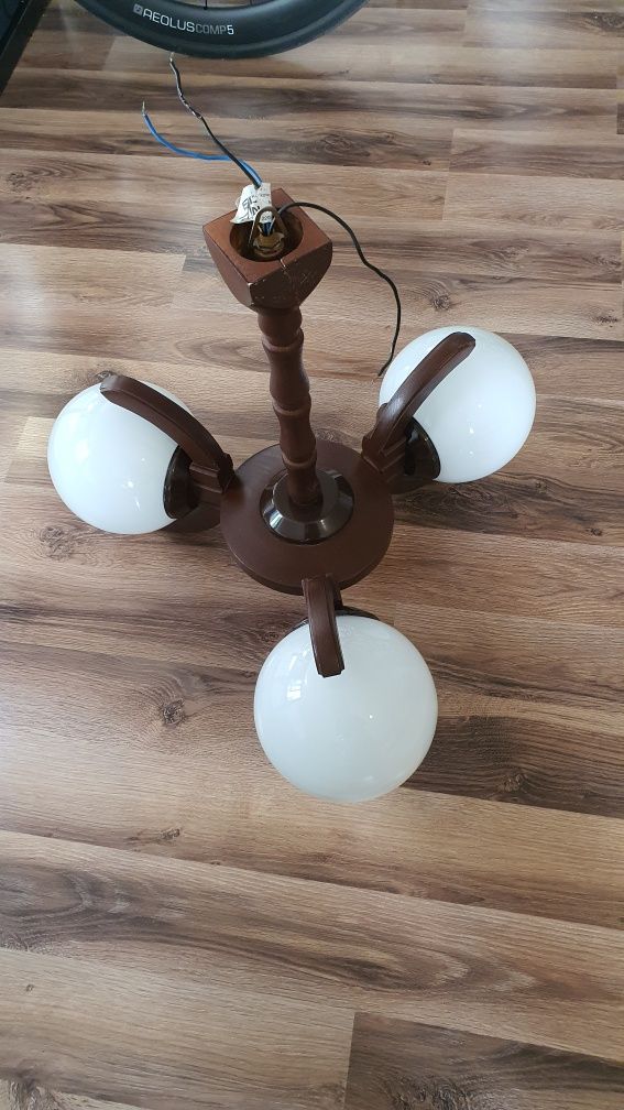 Lampa sufitowa PRL drwniana szklany klosz