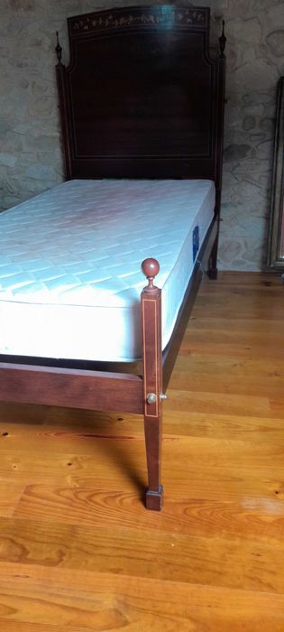 Cama Antiga em excelente estado