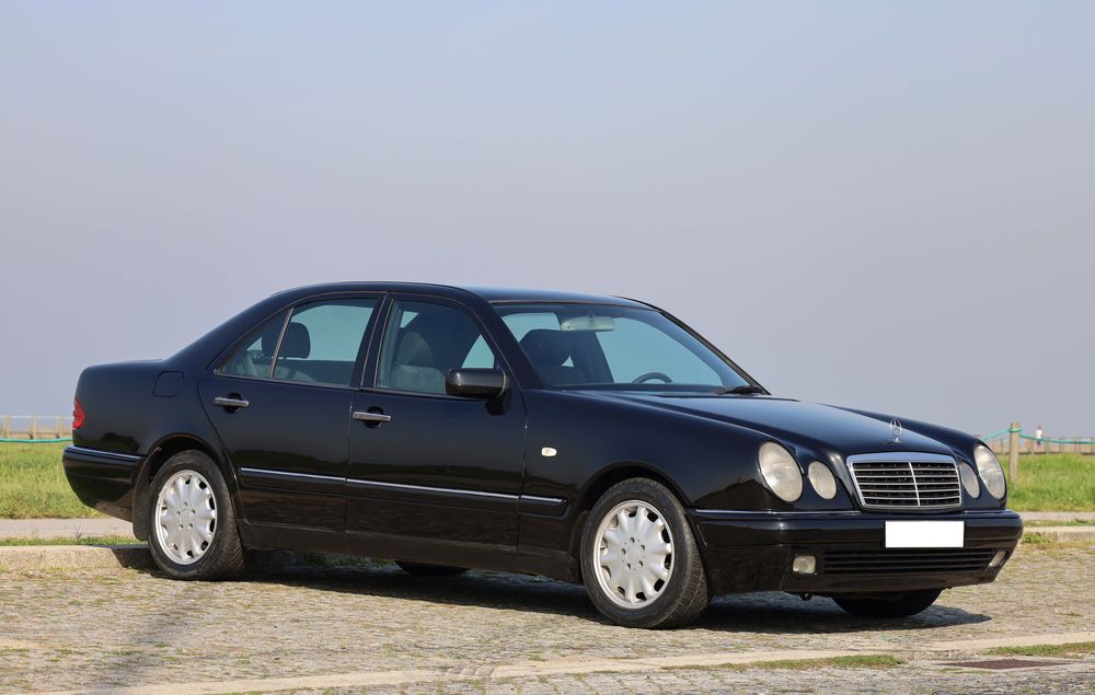 Mercedes E300 Turbo - Desde 90€ /mês