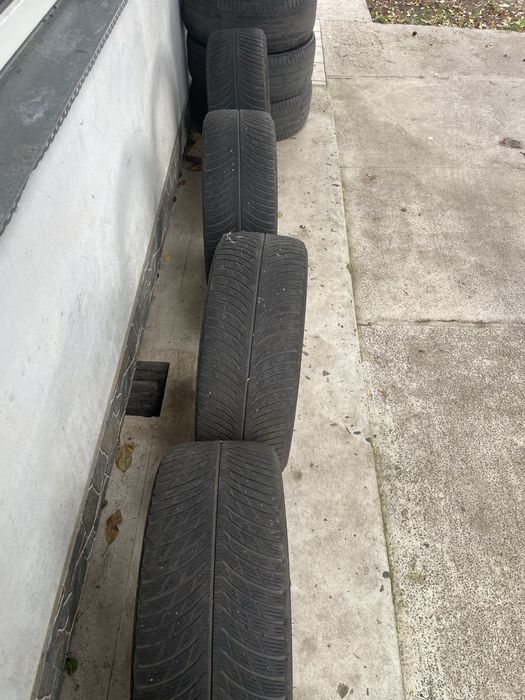 Продам зимові  шини R18 245/45 Мішелін.