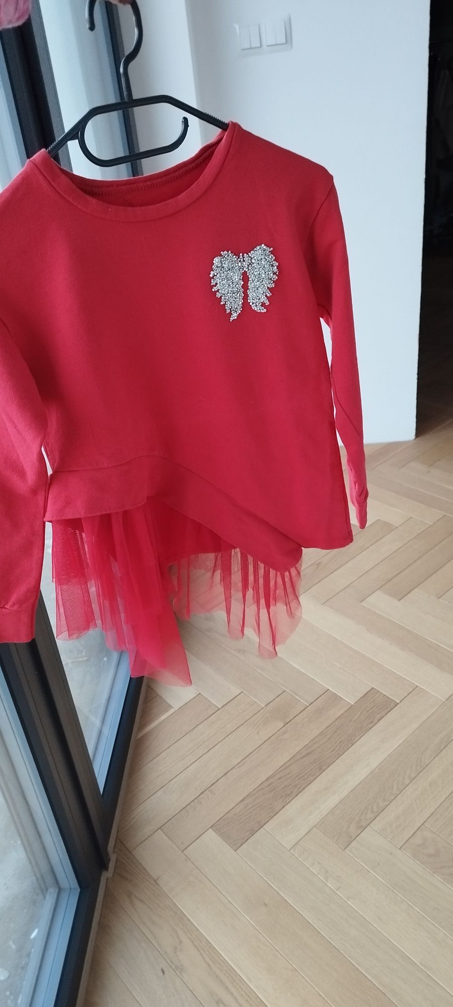Świąteczna bluza czerwona kryształki tiul 140
