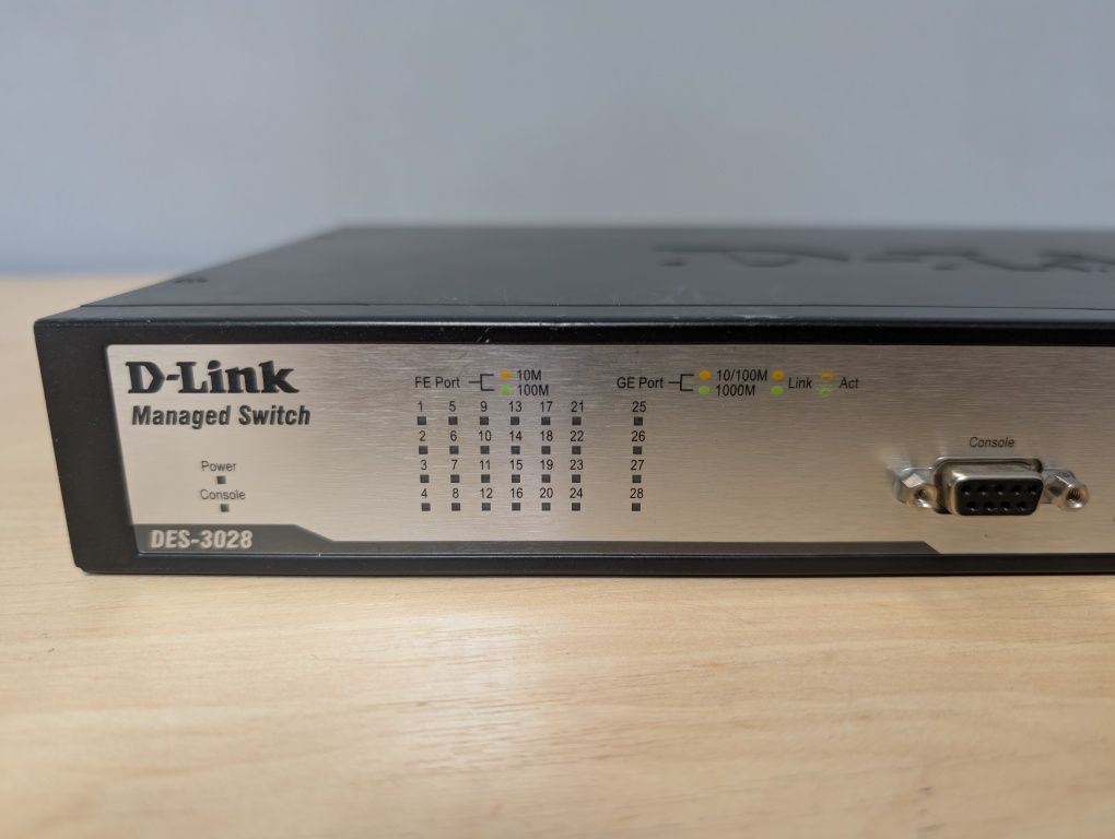 D-Link DES-3028 комутатор