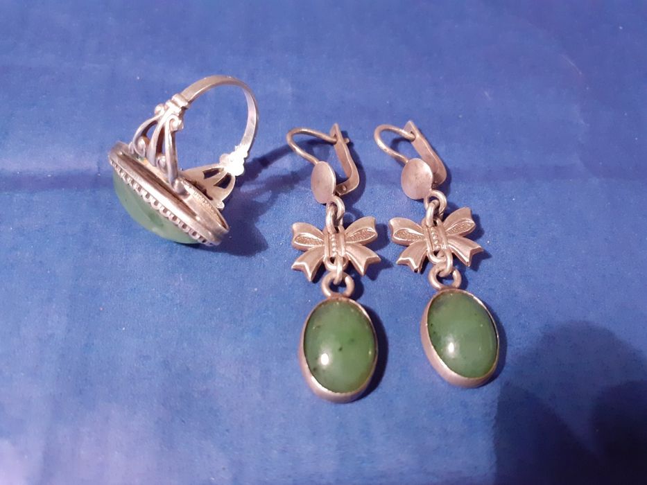 Серьги и кольцо СССР серебро , нефрит .