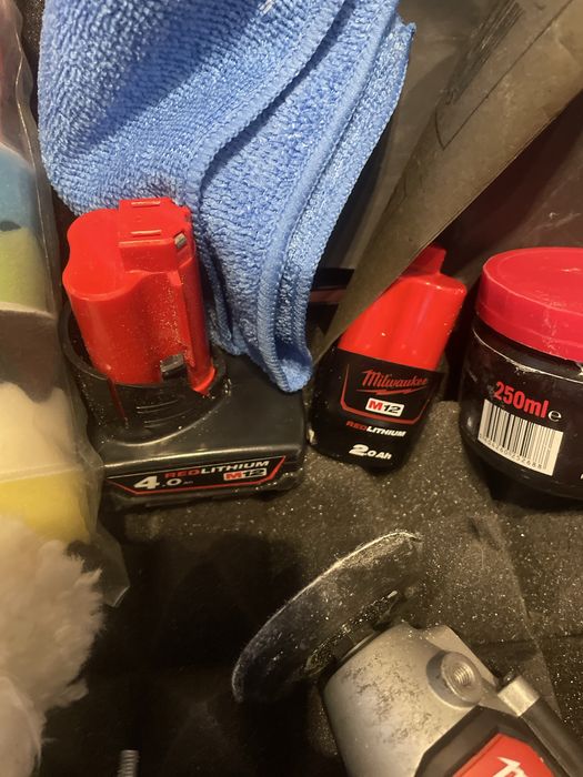 Maquina de polir farois Milwaukee