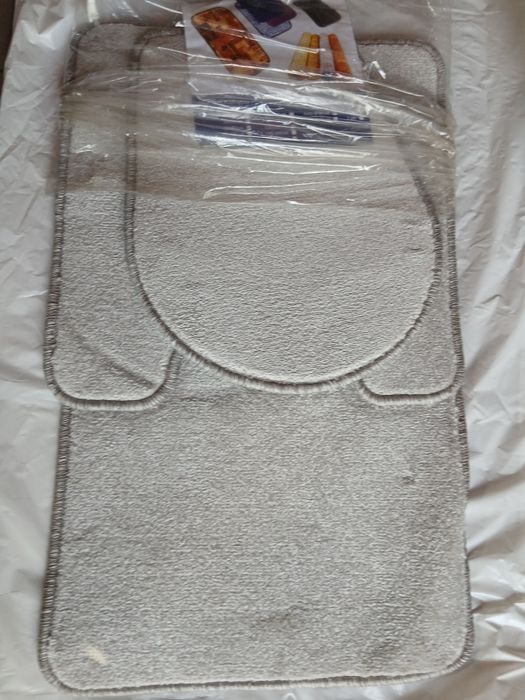 Komplet dywaników łazienkowych.  3 części.