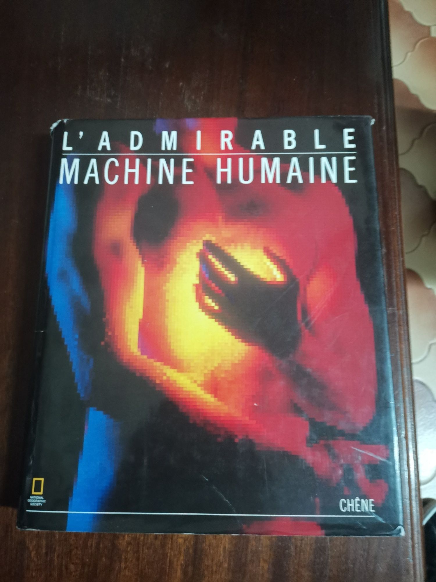 Livro do corpo humano, escrito em francês