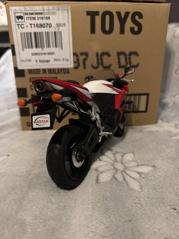 Model motocykla Honda CBR 600 – idealny prezent lub ozdoba!