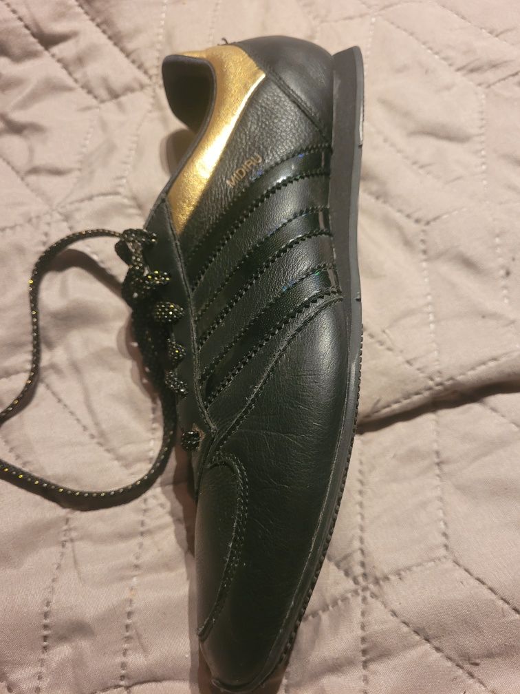 Skórzane adidasy