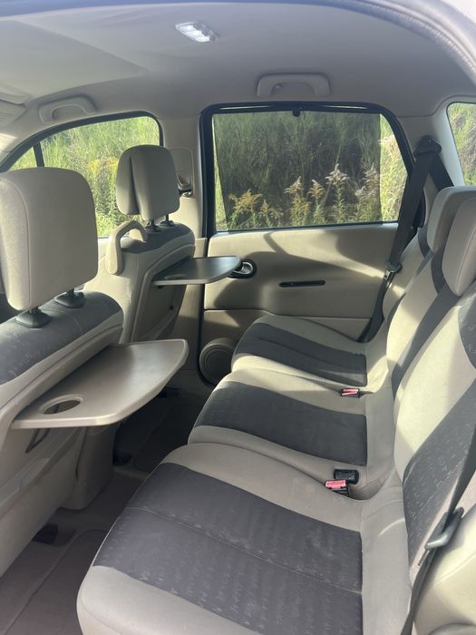 Renault Scenic 7 osób