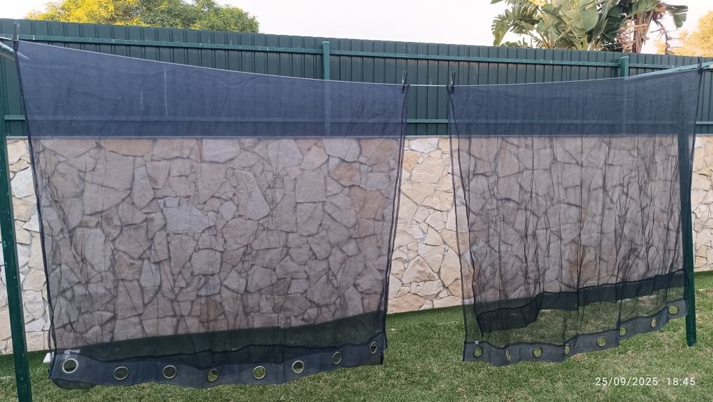 Cortinados transparentes pretos