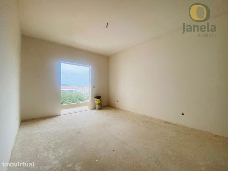 NOVO e confortável T3, com 2 lugares de garagem, arrecadação e boas...