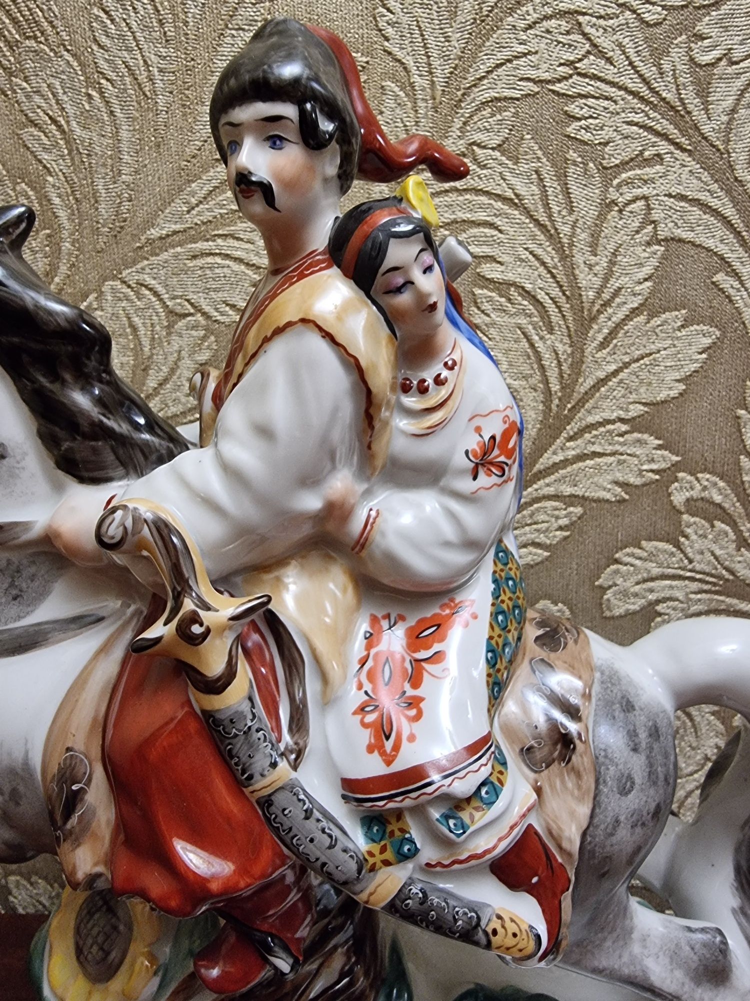 Порцеляна Козак з дівчиною на коні