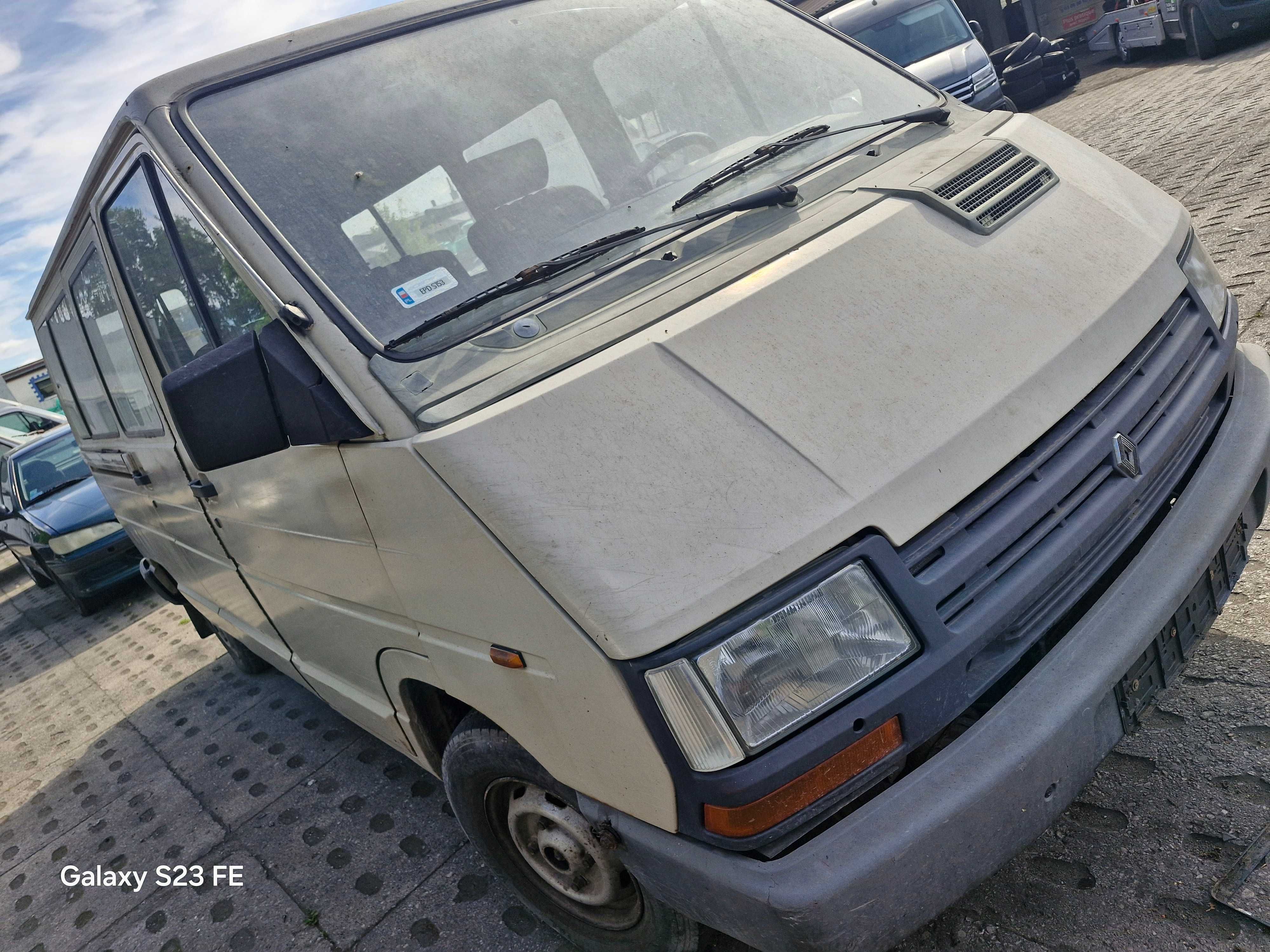 Renault Trafic 8 osobowy 2.5 diesel 96KM 1989 rok