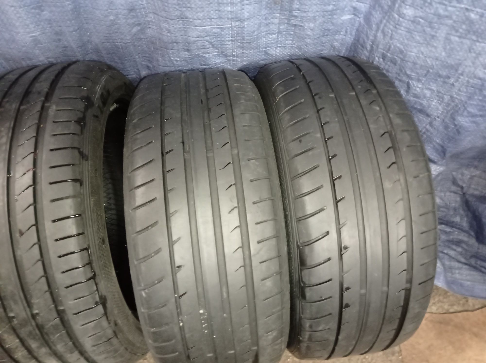 DUNLOP 225/45r17 2шт(6.5-7мм.22р.в.) 2шт(5.5-6мм.14р.в)Ціна 4400гр.4шт