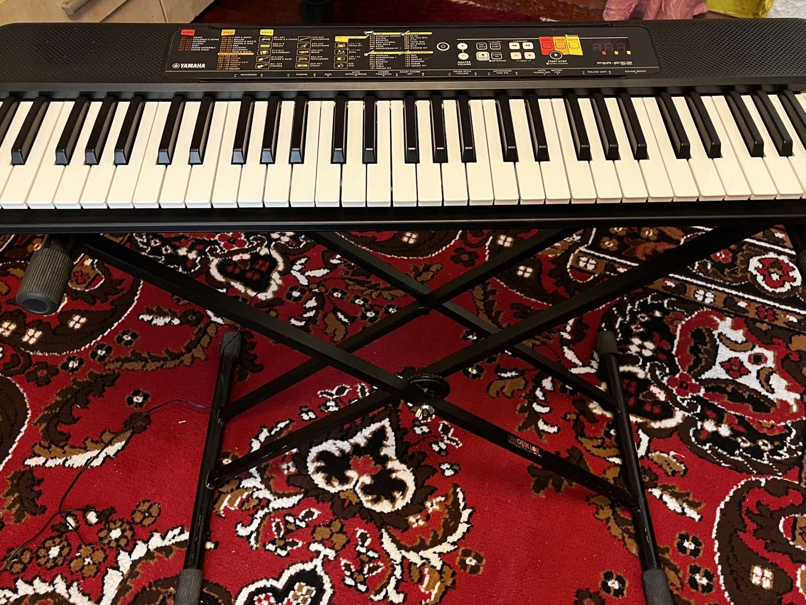 Синтезатор Yamaha PSR-F52 в отличном состоянии