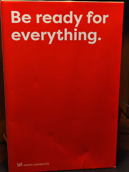 Продам екшен камеру yi action camera