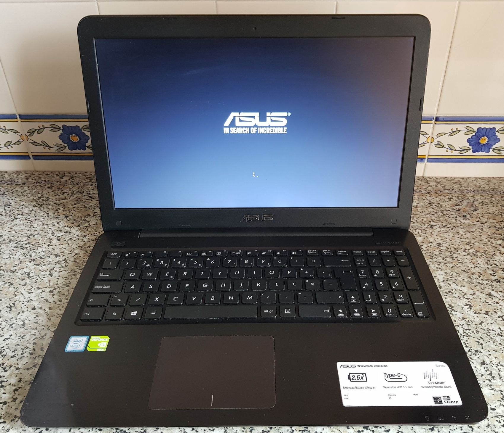 Computador portátil ASUS X556U