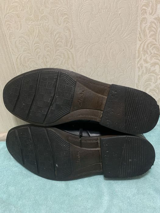 Продам кожаные мужские туфли Clarcs43 размер по стельке 28 см