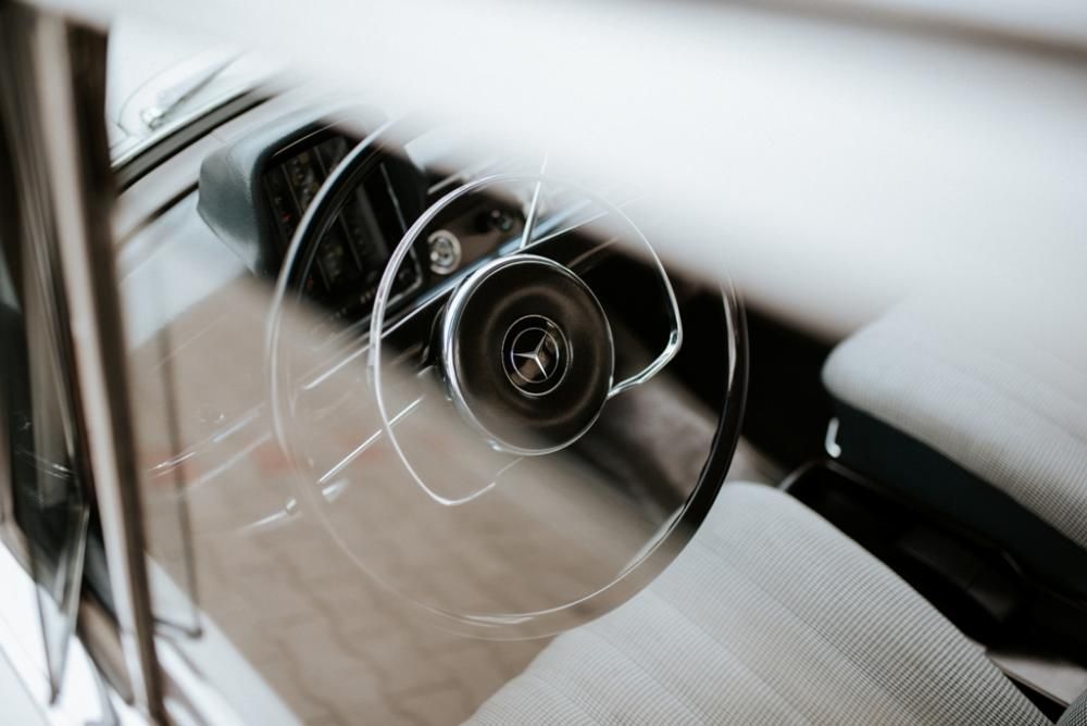 Zabytkowe auto do ślubu wynajem przepiękny Mercedes Skrzydlak klasyk