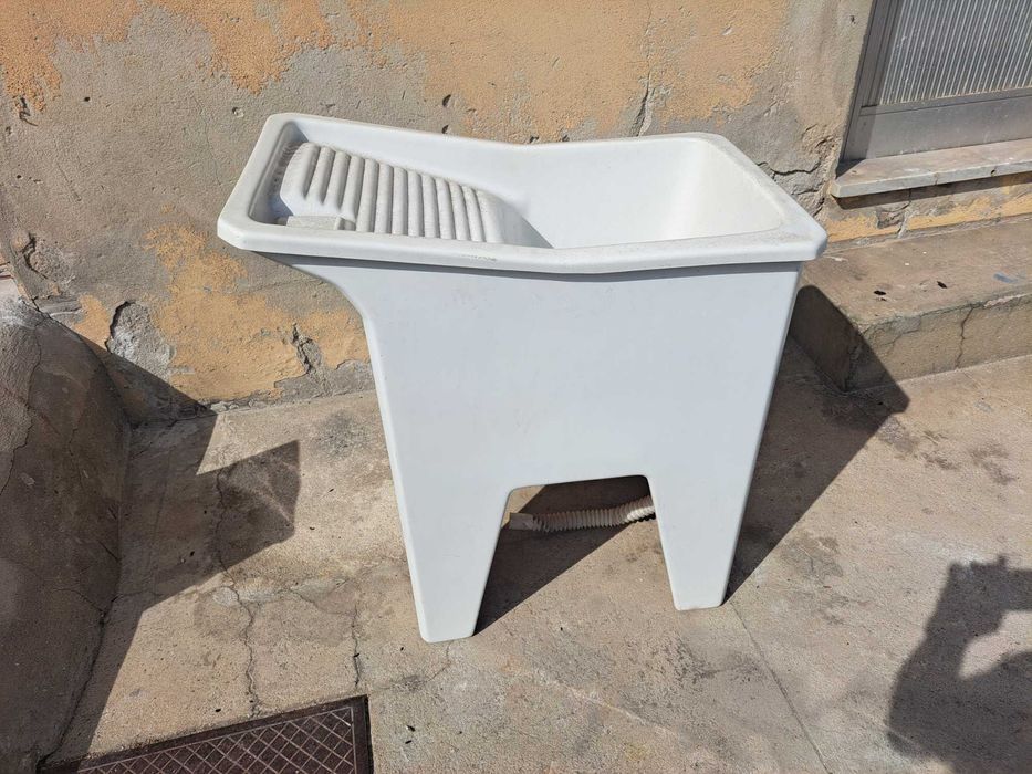 Tanque Lavar a roupa em fibra Altura 81cm x Compr.73cm (Cor Branco)