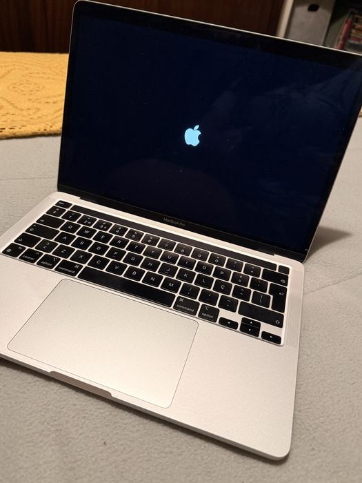 Macbook pro M1 13” 8gb RAM 256