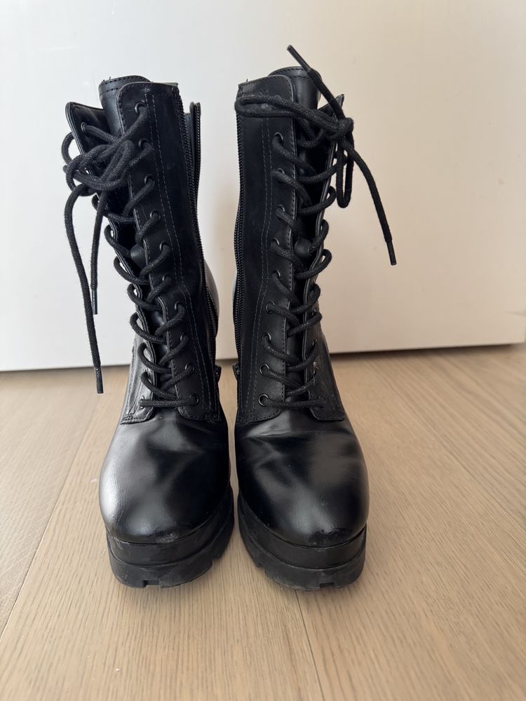 Продам ботинки на каблуке Guess, одеты 2 раза. Покупались в оф.магазин