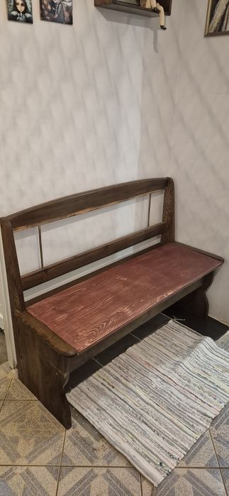 Stara ławka drewniana ze schowkiem